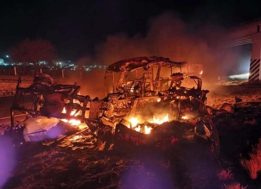 Tragedia en la carretera Durango-Gómez Palacio: choque entre autobús y tractocamión deja al menos 15 muertos