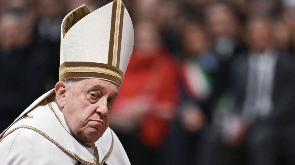 El estado de salud del Papa Francisco sigue siendo delicado tras sufrir crisis respiratoria