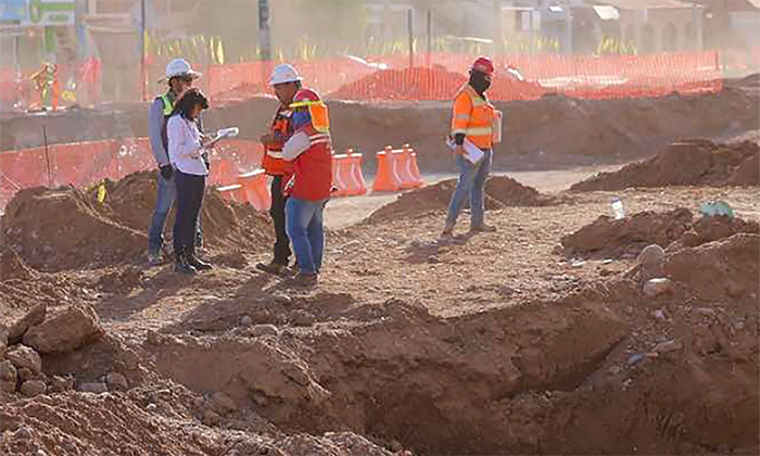 Derrumbe de zanja lesiona a dos obreros en el cruce de los bulevares Colosio y Solidaridad