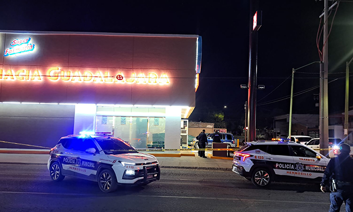 Ejecutan a hombre al llegar a farmacia en la colonia Balderrama