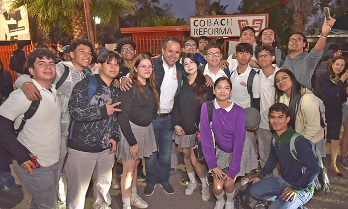 Beneficia Toño Astiazarán a estudiantes del Cobach Plantel Reforma