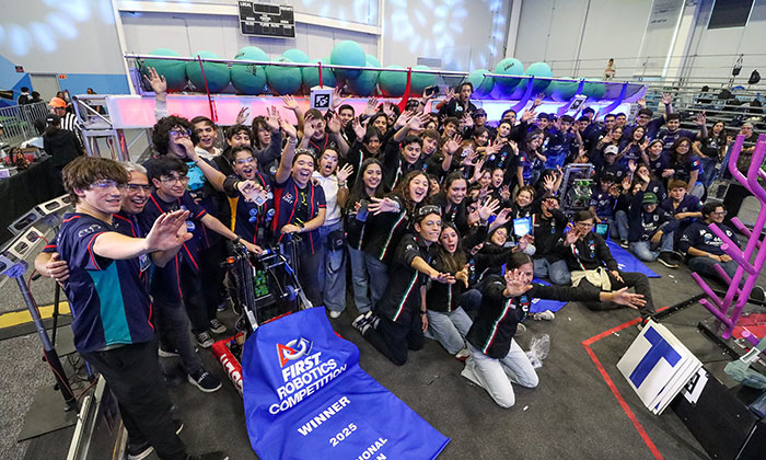 Gana equipo hermosillense competencia de robots a nivel regional