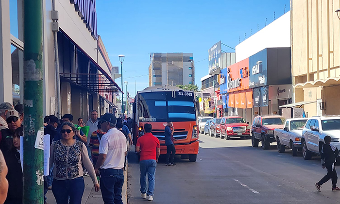 Listos comerciantes para ventas por Semana Santa en el Centro de Hermosillo