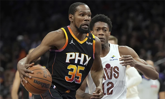 Luce Kevin Durant con Suns al vencer a Cavaliers; Se imponen 123 a 112