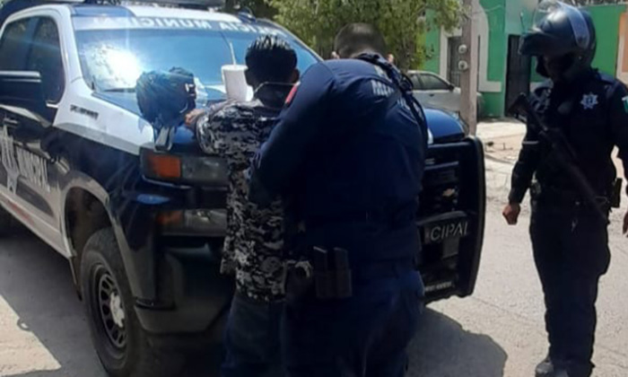 Encarcelan a sujeto armado y con droga en la comisaría Miguel Alemán