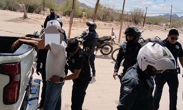 Arrestan a sujetos por disparar al aire en la comisaría Miguel Alemán
