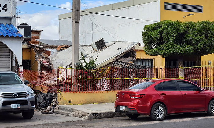 Reconstruirán vivienda dañada por camión urbano; Anuncia titular del Imtes
