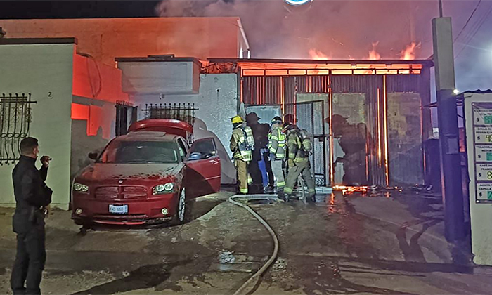 Arrasa incendio con frutería en la colonia Las Lomas