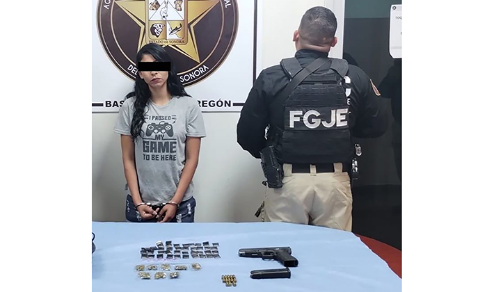 Arrestan a joven mujer con pistola y droga en Ciudad Obregón