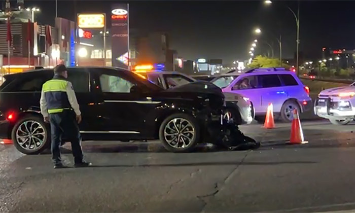 Protagonizan camionetas aparatoso choque en Paseo Río Sonora y Solidaridad