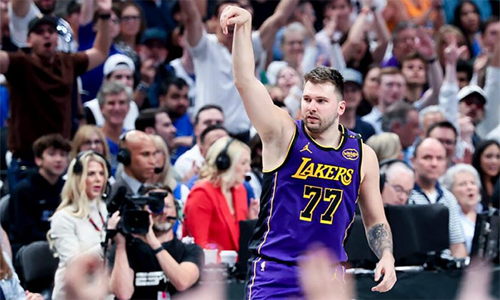 Lakers y Doncic vencen a Mavericks; Asegura su lugar en playoffs de la NBA