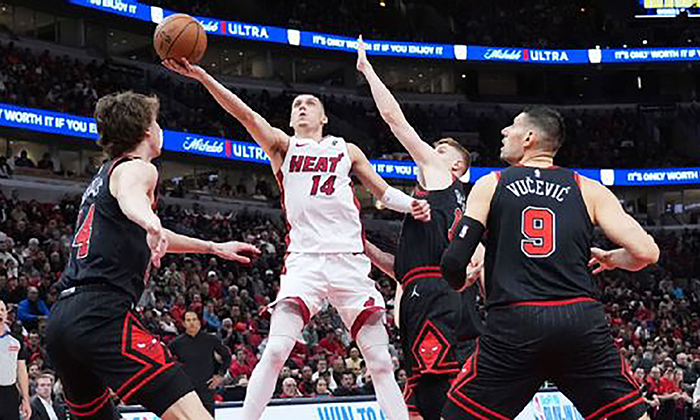 Miami doblega a Toros de Chicago por 109-90