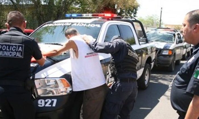 Cae sujeto por amagar de muerte a su hermana en la comisaría Miguel Alemán