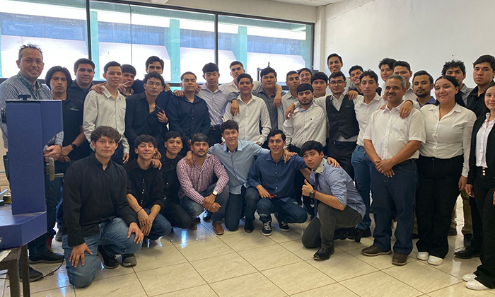 Estudiantes de la UTS exponen proyectos para potenciar automatización industrial