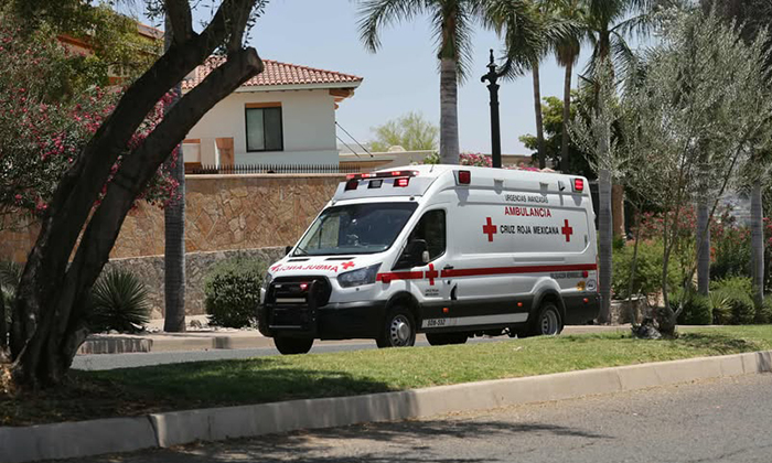 Cae pintor de escalera y queda empalado en cerco en la colonia La Joya