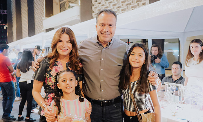 Conviven Toño Astiazarán y Patty Ruibal con familias en Fiestas del Pitic 2025