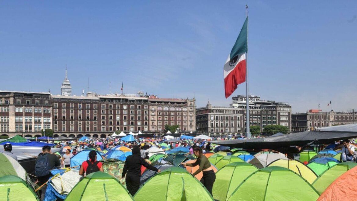 CNTE advierte que no se irá con las manos vacías y decidirá hoy su postura ante propuestas del gobierno