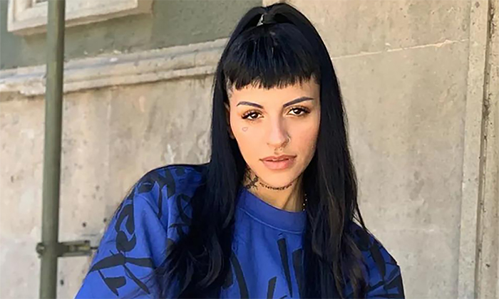 Llega a México la cantante Cazzu