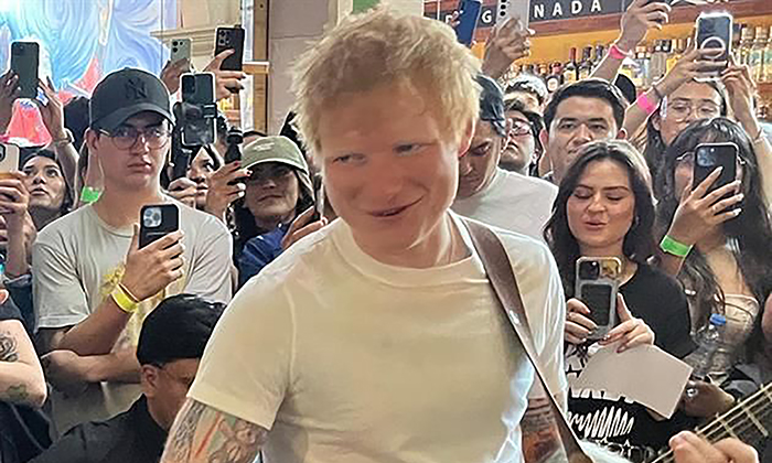 Ofrece Ed Sheeran “miniconcierto” a fans mexicanos en la Ciudad de México