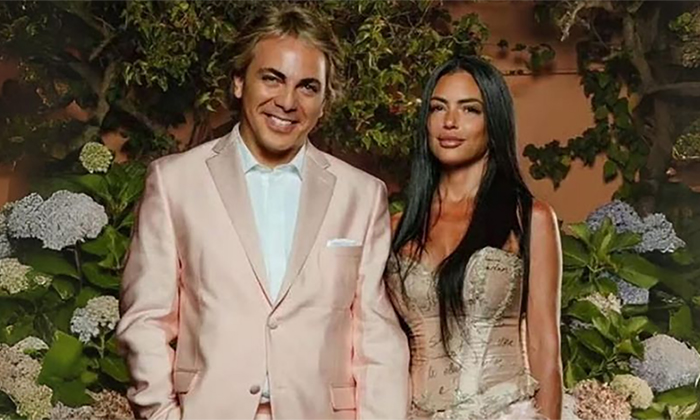 Cristian Castro anuncia su boda con Mariela Sánchez