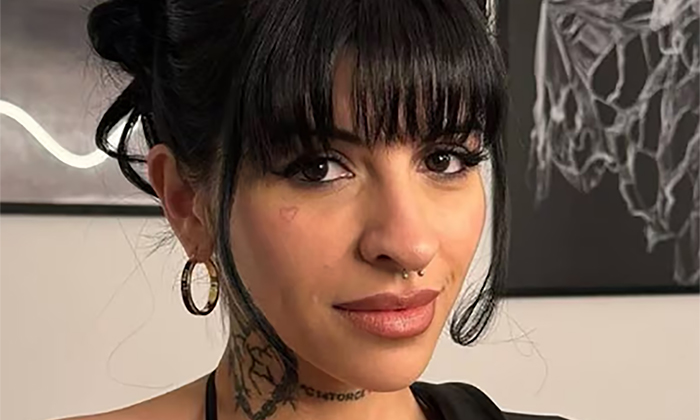 La cantante Cazzu arrasa con su primer libro