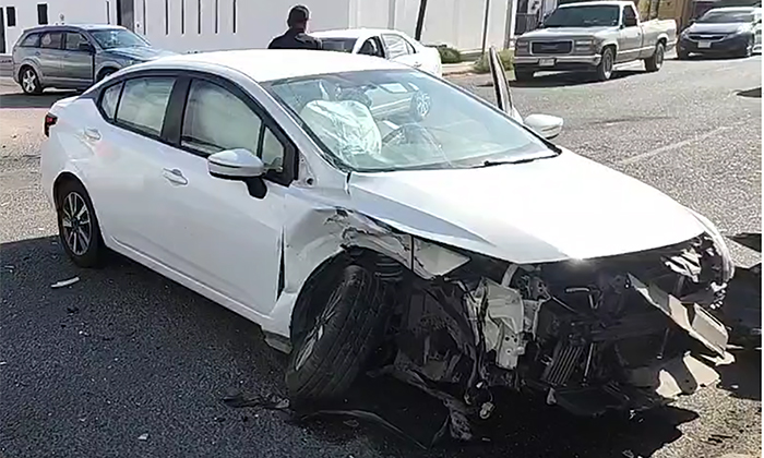 Deja colisión cuantiosos daños en la colonia Balderrama