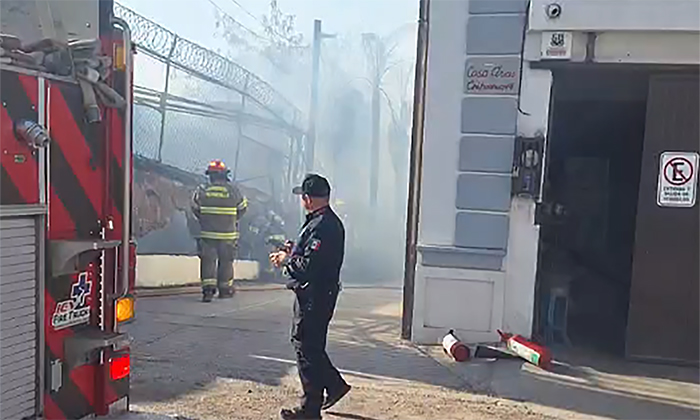 Sofocan bomberos incendio de maleza en el Centro de la ciudad