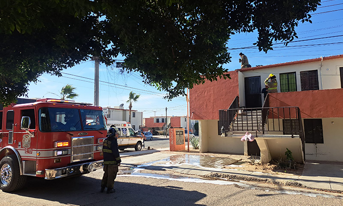 Sofocan incendio en departamento en la colonia Santa Isabel