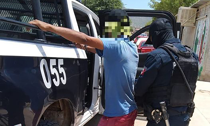 Encarcelan a joven por golpear a su hermana en la Comisaría Miguel Alemán