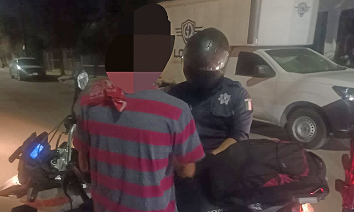 Arrestan a sujeto por golpear a su familia en la comisaría Miguel Alemán