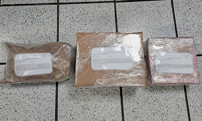 Hallan en paquetería vapeadores y mariguana; Elementos de la Guardia Nacional