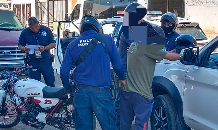 Arrestan a par de violentos allanadores en la colonia Y Griega