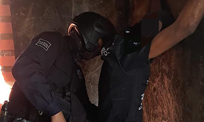 Arrestan a joven por golpear a su padrastro en la comisaría Miguel Alemán