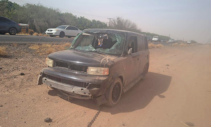 Deja volcamiento cuatro heridos en la carretera a Bahía de Kino