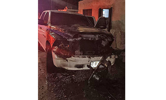 Incendian menores autos por reto viral