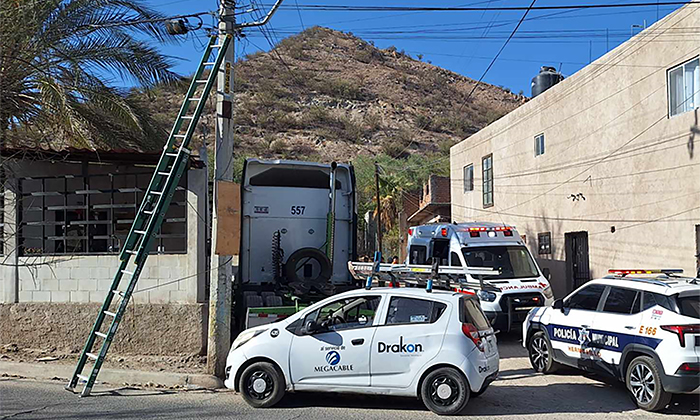 Se electrocuta trabajador de Megacable en la colonia Akiwiki