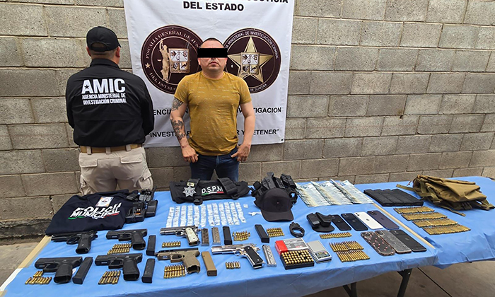 Capturan a policía municipal con arsenal y droga durante cateo en Altar