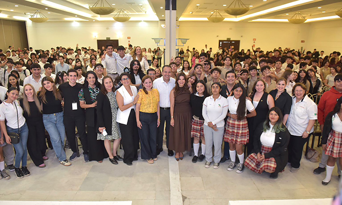 Invita Toño Astiazarán a jóvenes a ser extraordinarios