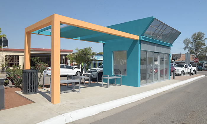 Ponen en marcha tres paradas refrigeradas; Autoridades municipales