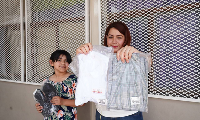 Inicia entrega de uniformes escolares