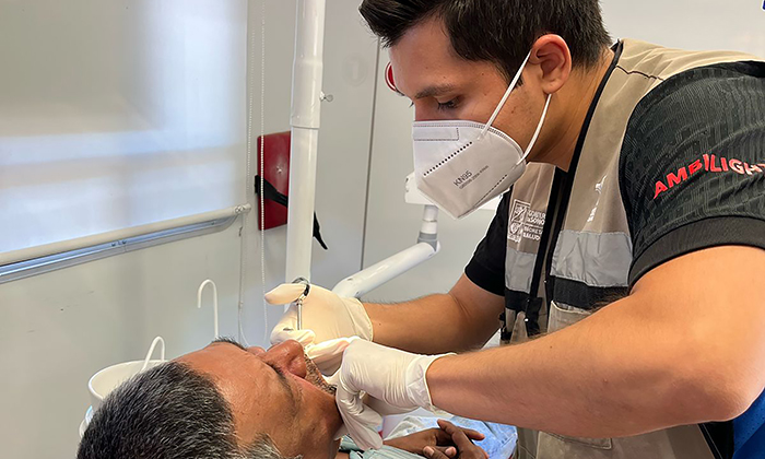 Llevan atención médica en clínicas móviles