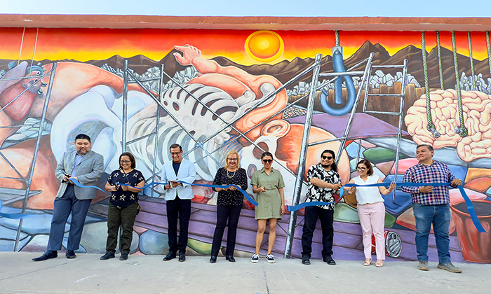 Entrega rectora restauración de emblemático mural