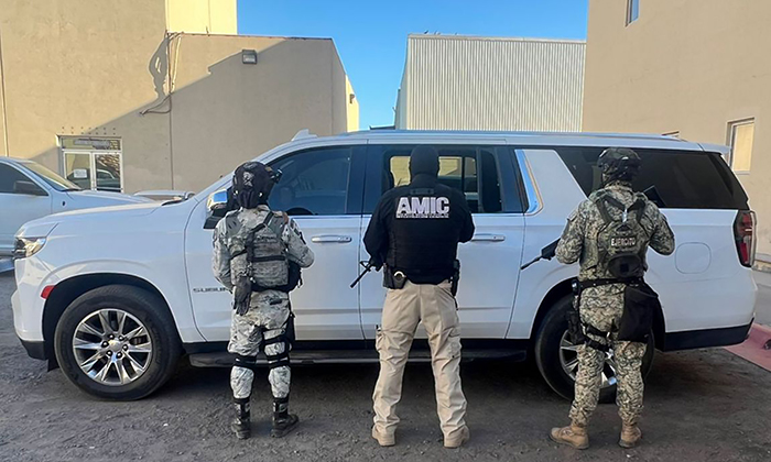 Aseguran camioneta robada, un arma y droga en Ciudad Obregón