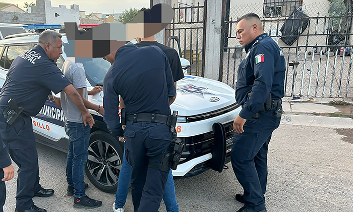 Aprehenden a dos personas con armas prohibidas en la colonia La Cholla