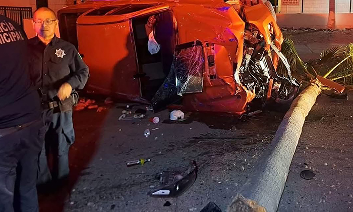 Resulta conductor lesionado en volcadura en San Carlos
