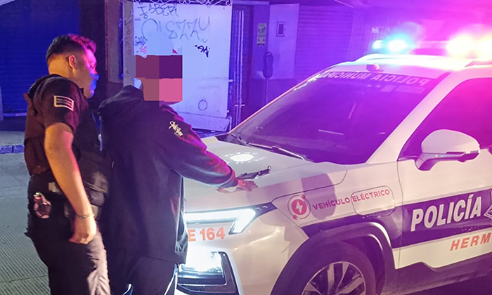 Atrapan “in fraganti” a ladrón en consultorio médico en la colonia Centro