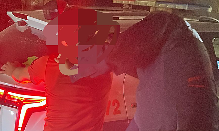 Someten a par de presuntos maleantes; Agentes preventivos