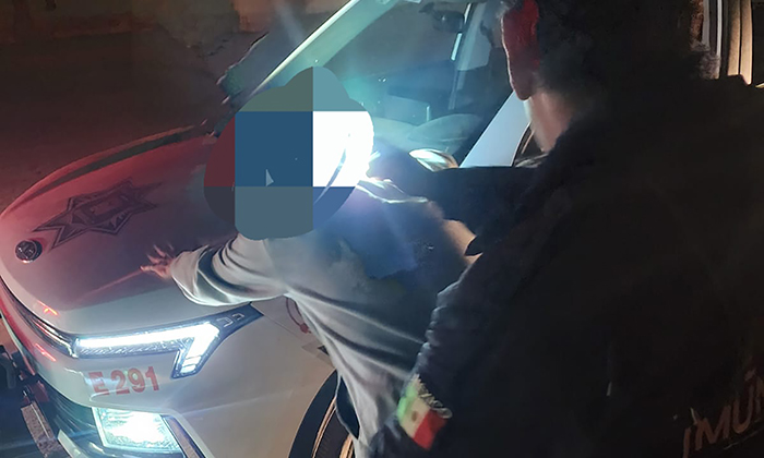 Atrapan a par de sujetos con armas prohibidas en distintas colonias