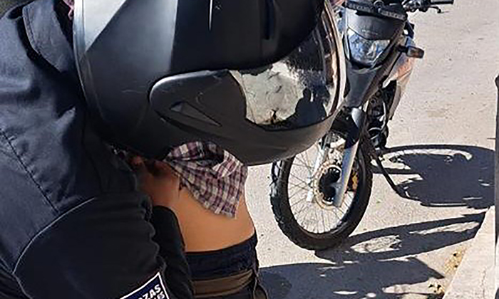 Ponen tras las rejas a par de sujetos armados en distintas colonias