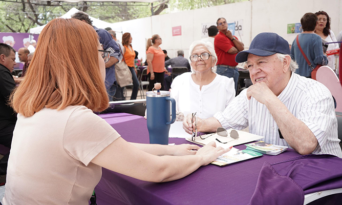 Realizan Feria del Empleo para adultos mayores en la Plaza Hidalgo